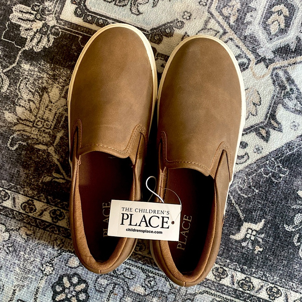 New with tag children’s place flat shoes for boys size 3